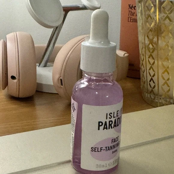 Isle of Paradise Face Self-Tanning Drops - Purple - Picture 4 of 7